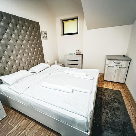 Splendor Boutique פיטסטי מראה חיצוני תמונה